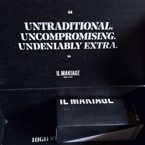 IL MAKIAGE Woke Up Like This Foundation